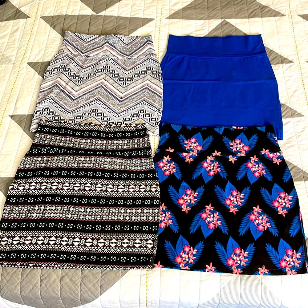 4 mini skirts in great condition!!